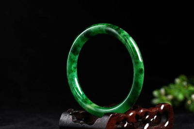 玉韻流芳 如何選擇優(yōu)質(zhì)的玉石珠寶品牌