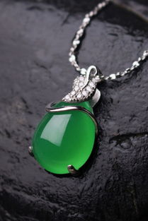 玉飾新風(fēng)尚 探索青之鈺玉石吊墜在蘑菇街優(yōu)店的時(shí)尚演繹